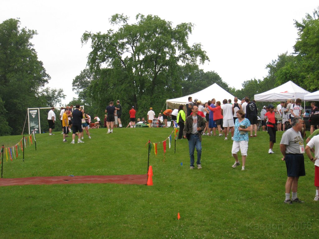 Flirt w Dirt 10K 2008 0120.jpg - The electronic chip timing mat. The outfit hired to do the timing completely blew this race. Not enough chips, they did not clear off the previous scores from the chips, generally screwed things up.